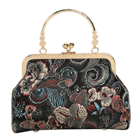 Черная бабочка цветы средние