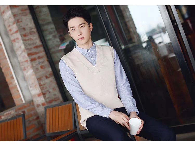Áo len không tay nam phiên bản Hàn Quốc của áo len cổ chữ V rộng cổ cá tính áo len thu đông