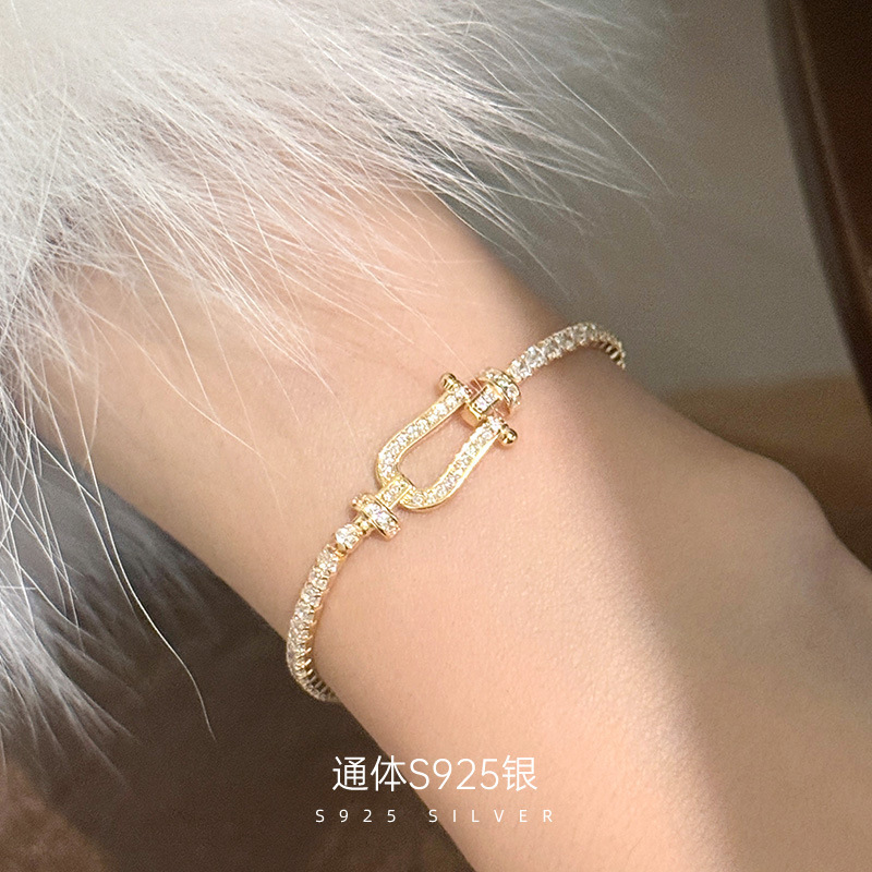 New S925 Sterling Silver Exquisite Light Luxury Full Diamond Horseshoe Buckle Bracelet for Women, Luxurious and Elegant, Perfect as a Gift for a Close Friend