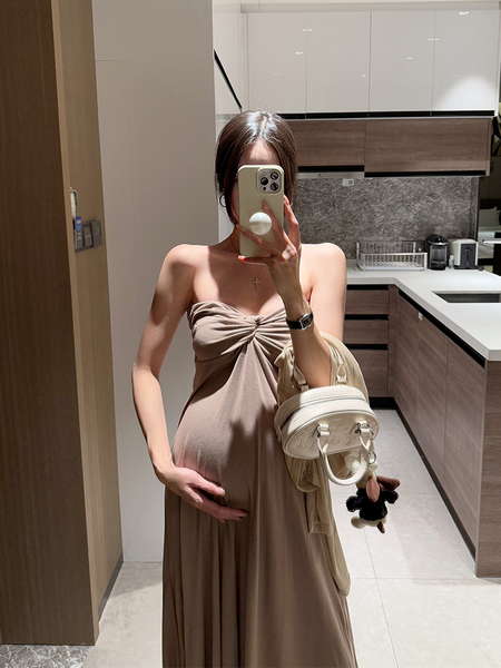 Golden Cocoon Stylish Maternity Dress New Style Pregnant Women's Dress Summer French Style Gown Strapless Dress — 4