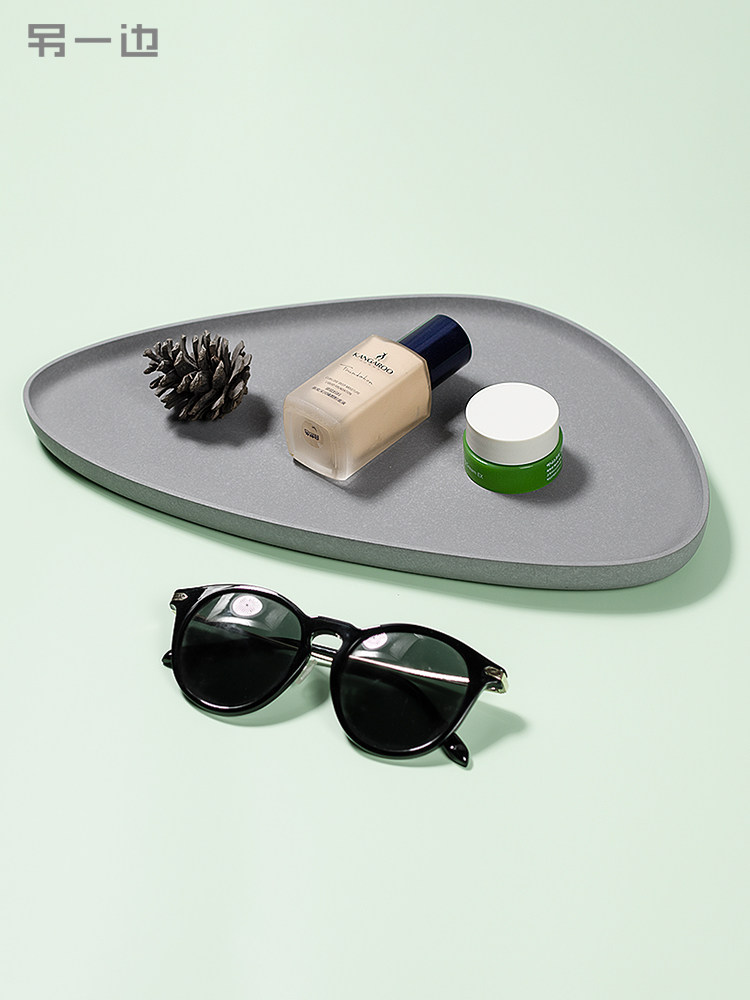 The other side of the cement plate household cup storage coffee table Fruit plate ins decoration creative pebbles soft decoration model room