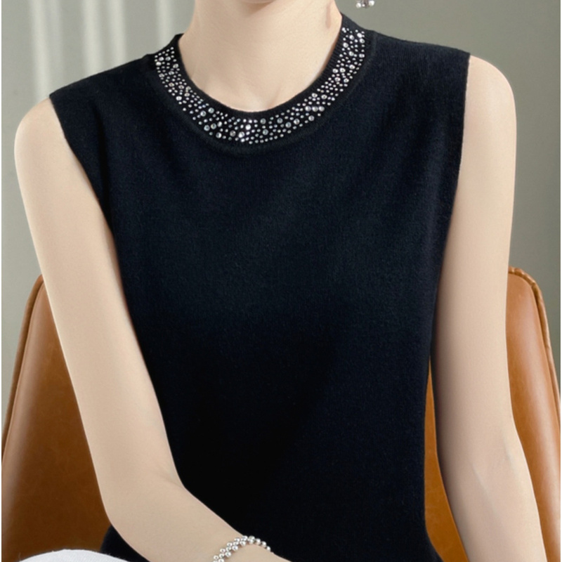 Elegant Diamond-Embellished Wool Camisole for Women, New Spring Style, Suitable for Wearing under a Blazer, Round Neck, Black Sleeveless Sweater, Base Layer Top