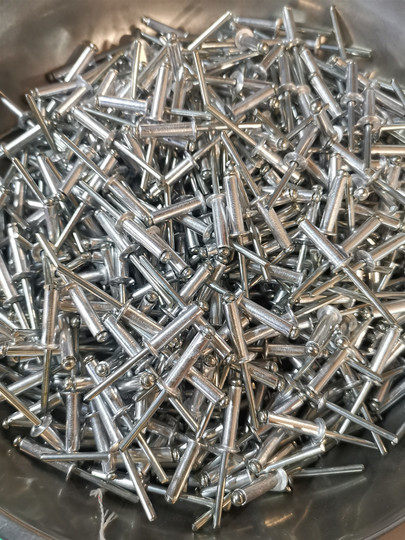 National standard new foot number of aluminum pumping core pull rivet flat round head upholstery pull stud M4M5M6 large cap M5