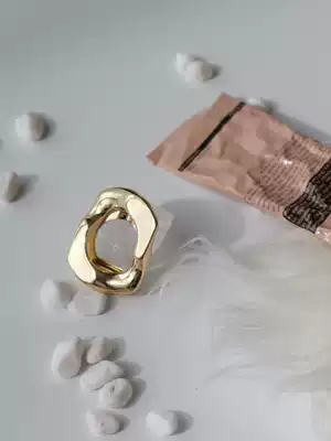 (shen depending on life) Cui Aoer's window of the soul, irregular design sense, niche belt buckle brooch