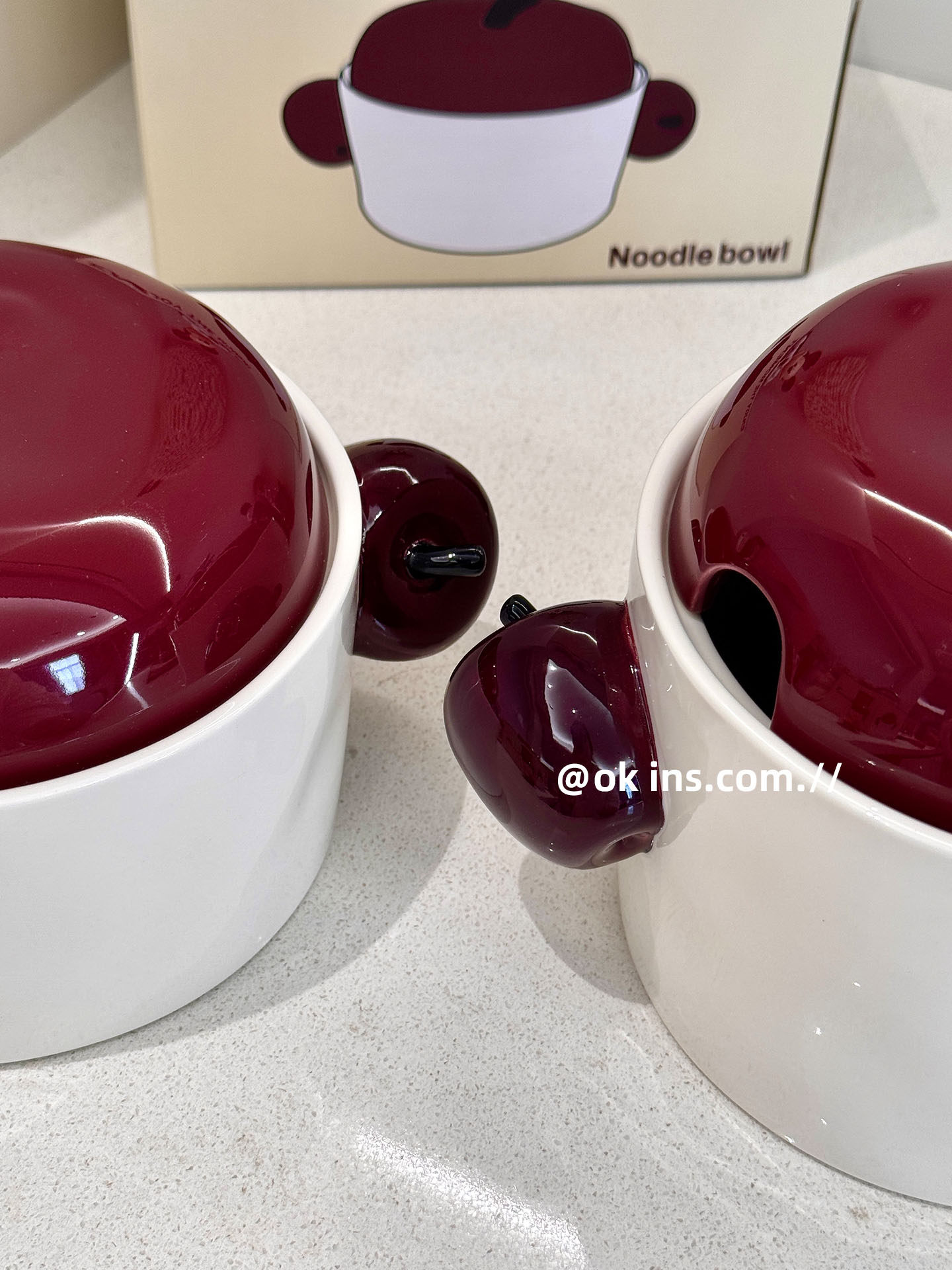 Apple Ceramic Lard Jar with Lid and Spoon for Home Kitchen, Red Oil Jar, Oil and Chili Seasoning Storage Jar