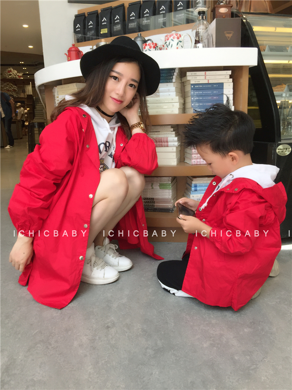 Mẫu áo cha mẹ mùa thu 2018 mới mẹ và con gái mẹ dài tay trùm đầu áo rộng size áo dài trench áo nỉ hoodie có mũ 
