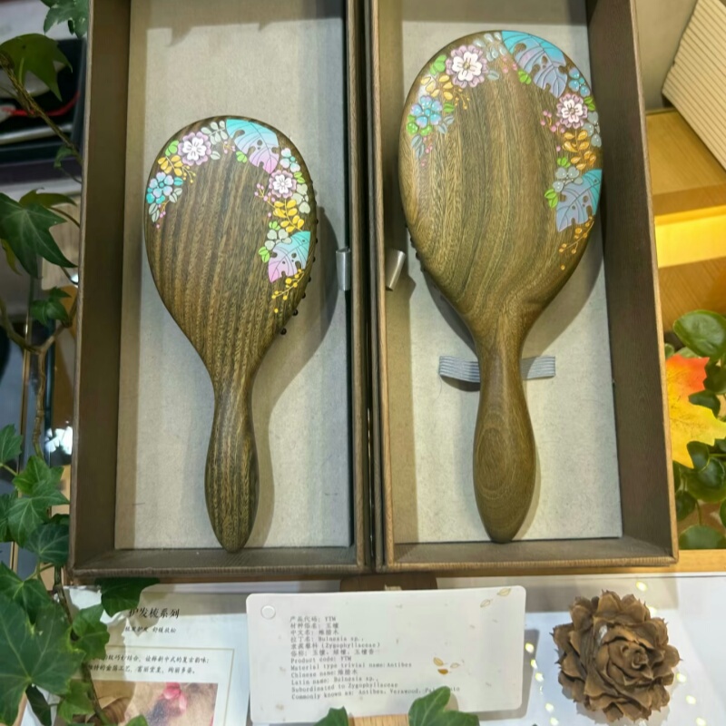 Tan Muzhang's Genuine Gift Box Set: Air Cushion, Natural Sandalwood Comb, Green Sandalwood Hair Care Set, Gift Air Cushion Tan Muzhang's Genuine Gift Box Set: Air Cushion, Natural Sandalwood Comb, Green Sandalwood Hair Care Set, Gift Air Cushion