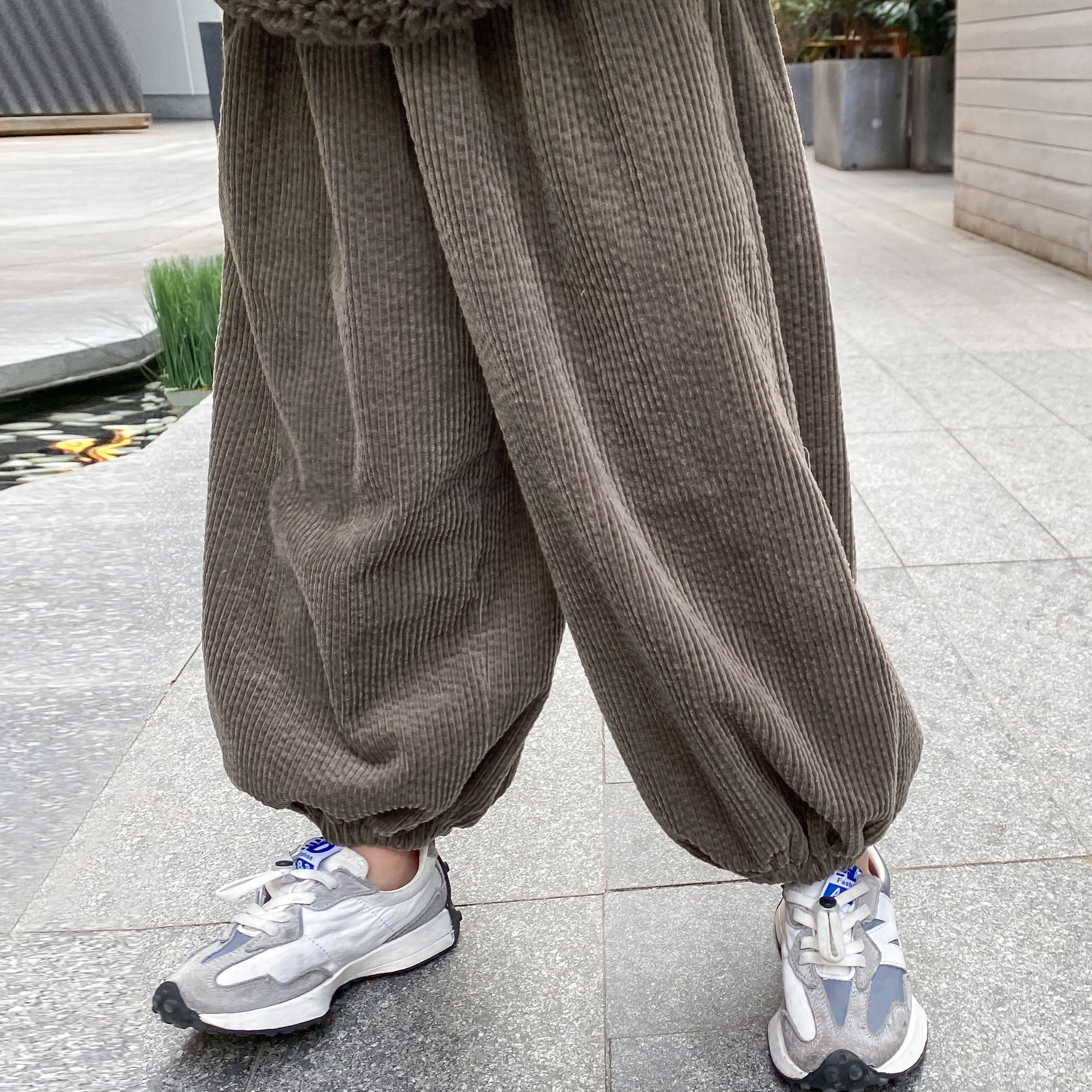 Children's winter corduroy pants bloomers velvet thickened warm cotton pants Small, medium and large children's Western pants