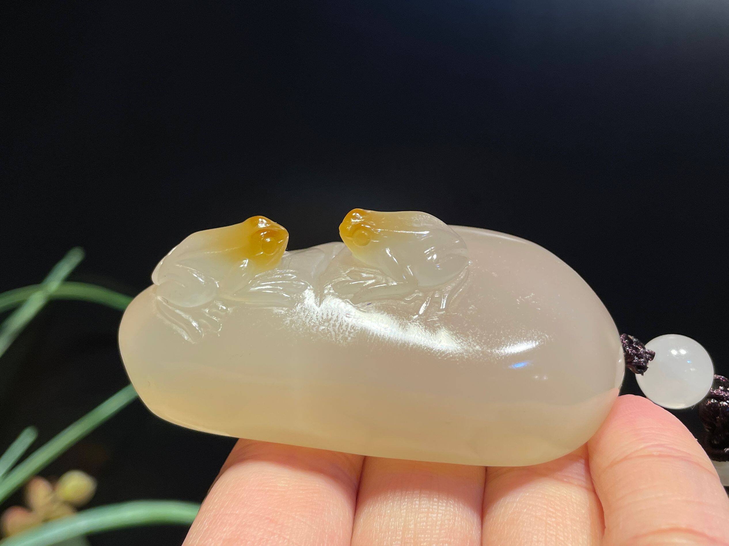 White Jade Medullary small Chicken handlebar piece pure handmade stone Carved Shoushan Stone Hibiscus Stone Original Stone Quality Stone