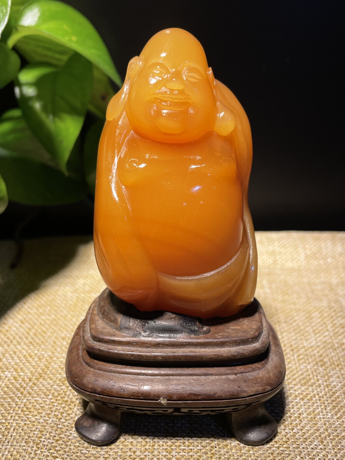 Clear the authentic Indonesian goldfield yellow stone Ancient beast hand carved the pingsushan fine craft of goldstone