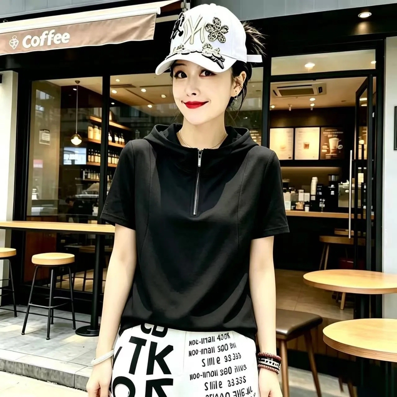Plus-Size Black Hooded Short-Sleeve T-Shirt for Women, Summer Loose Fit with Zipper, Age-Reducing, Slimming, Covering the Body, Casual Top, Pure Cotton, Trendy