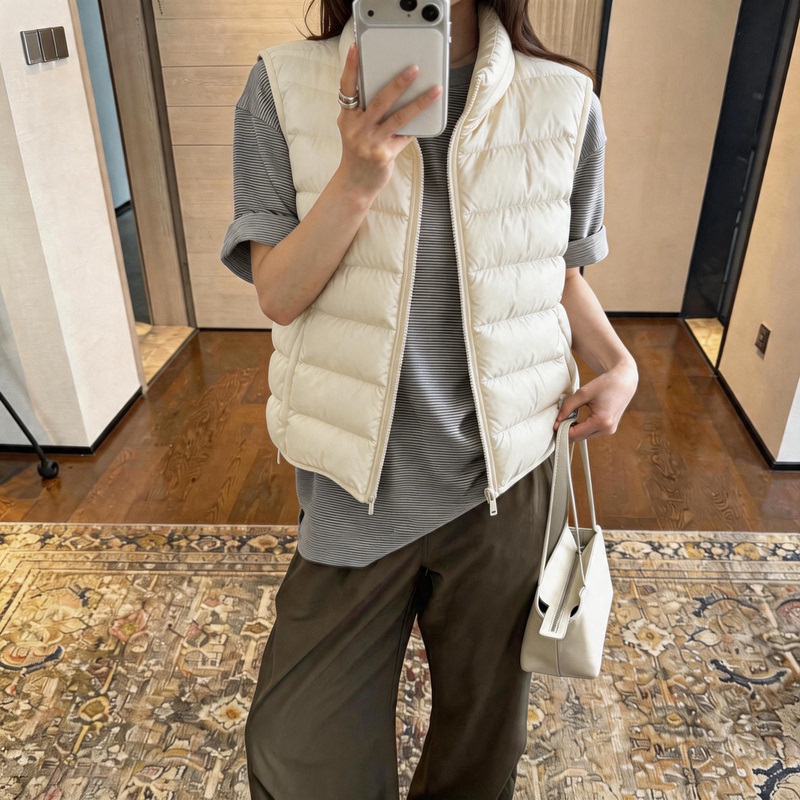 Slim-Fit Ribbed Vest for Women, Autumn/Winter 2026, Student Fashion, Warm Sleeveless Jacket, Versatile Outerwear Vest