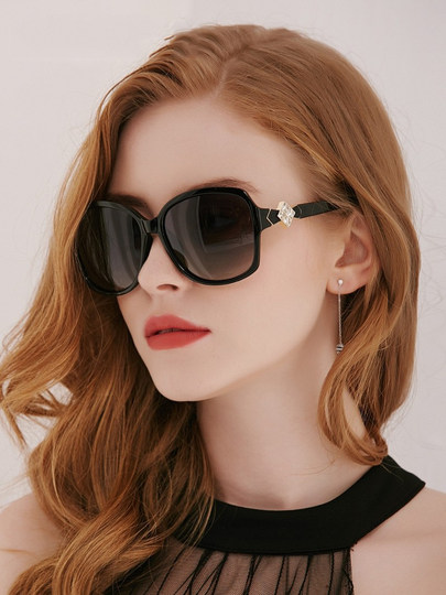 Sunglasses for Women, Korean Style Trendy Sunglasses for Women, Anti-Uv, Square, Large Rhinestones, Polarized for Driving, Tr90 Anti-Sunburn