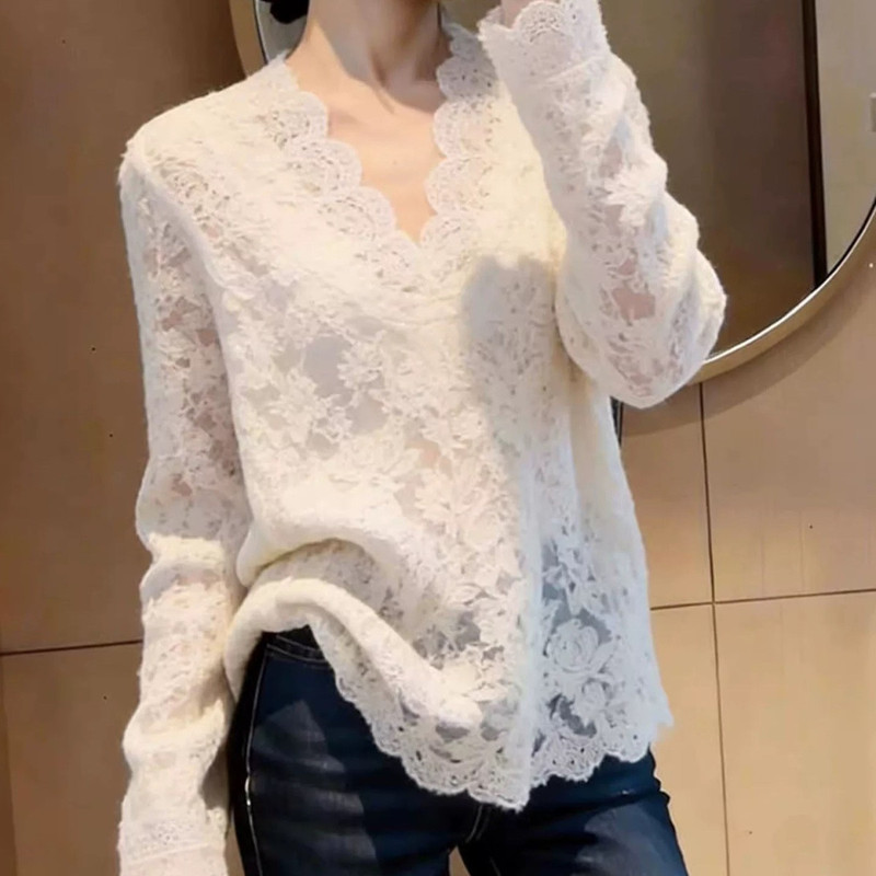 Early Spring Design-Inspired White Lace V-Neck Long-Sleeve Base Shirt for Women, 2026 Spring New Stylish Top