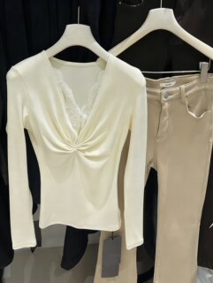 Winter fashionable and sexy temperament versatile fleece long-sleeved top for women with spliced lace pleated slim stretch bottoming shirt