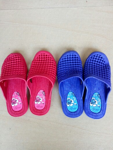 Taiwan imported men's and women's slippers one-piece hole shoes shell shoes durable non-slip soft home slippers