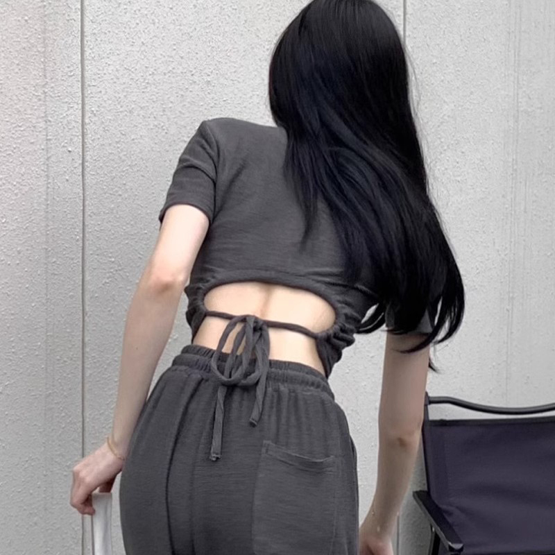 Spring and Autumn Gray Modal Round Neck T-Shirt for Women, Short-Sleeved, Slim Fit, Cropped Top That Exposes the Waist, Pure and Alluring Style, Revealing the Navel