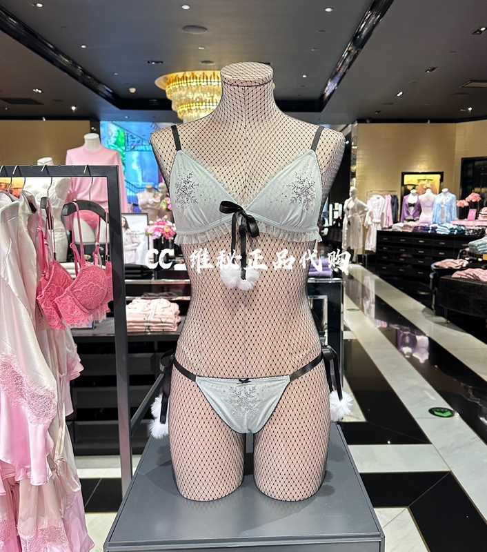 Victoria's Secret New Christmas Snowflake Rhinestone Pom-Pom Bikini Unpadded Wireless Bra