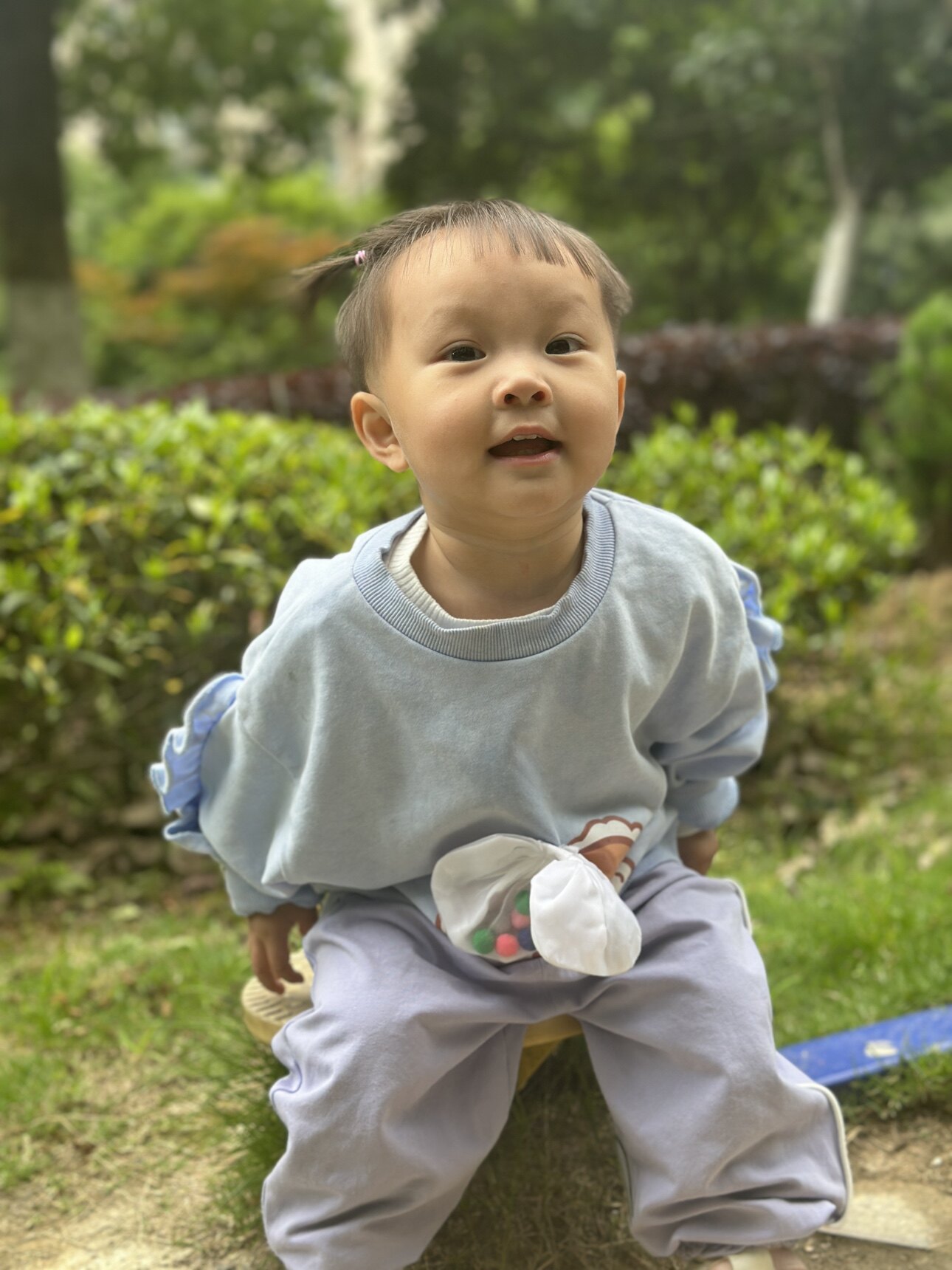 yiyi母婴艾裕三伏的LOGO