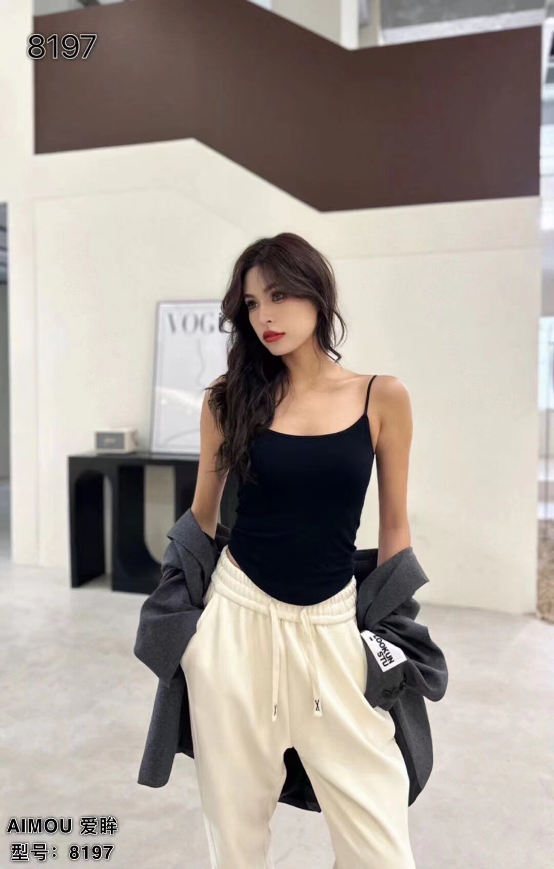 美背莫代尔吊带背心女带胸垫一体杯双肩带纯色修身不规则打底内搭