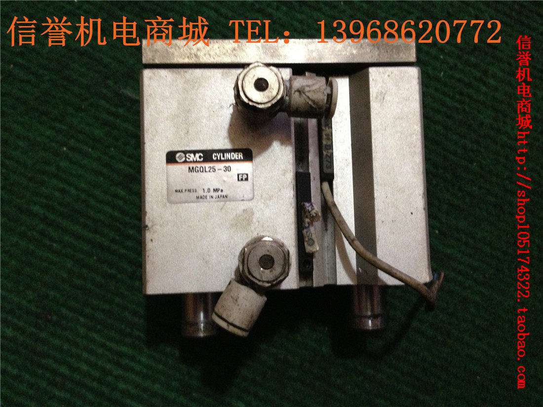 Second-hand Japanese imports of SMC MGQL25-30 three-bar cylinder pneumatic elements