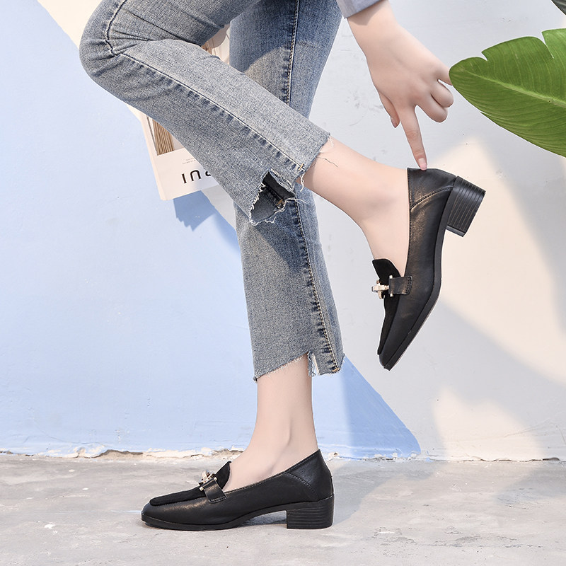 Small leather shoes women's British style single shoes 2020 autumn new black thick heel square toe soft leather slip-on loafers women