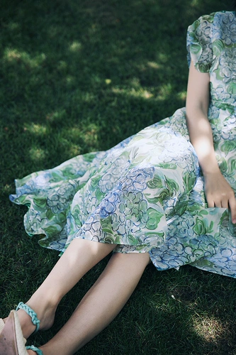 介面 Шелковое летнее платье, шифоновая юбка, V-образный вырез, цветочный принт, в цветочек, городской стиль