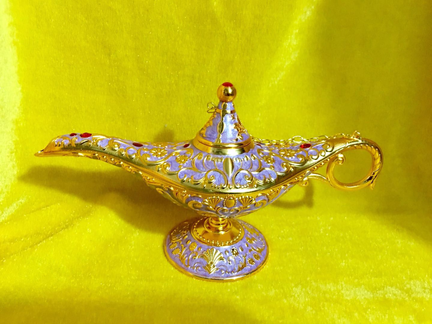 The bottle collection of 9008 wine cabinet decorations Aladdin purple intact wine pot length 21 centimeters 10 centimeters