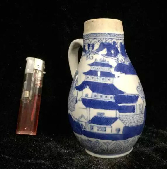 Ceramic wine bottle collection 4899 early foreign blue and white intact small wine bottle