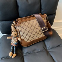 French small さな public autumn and winter bags women ins hot style 2022 high-end small square bag all-match shoulder messenger bag