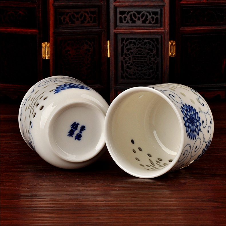 Jingdezhen blue and white and exquisite ceramic cups little single cup home hospitality water cup in the summer of 110 ml cup of cold water