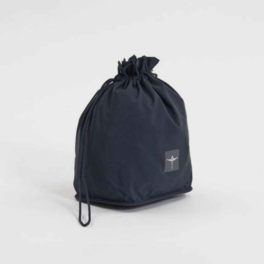 Carry-on bag Blue polyester fiber material Blue rope handle elegant shape can be hung with wrist Taiwan import