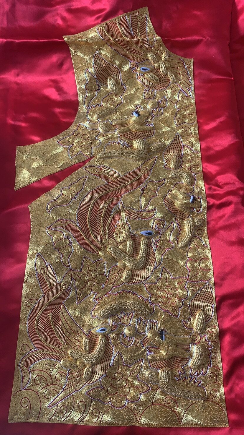 Private custom pan gold embroidery Hand embroidery Silk embroidery Wedding hanging bride outfit sample custom Su embroidery sample processing