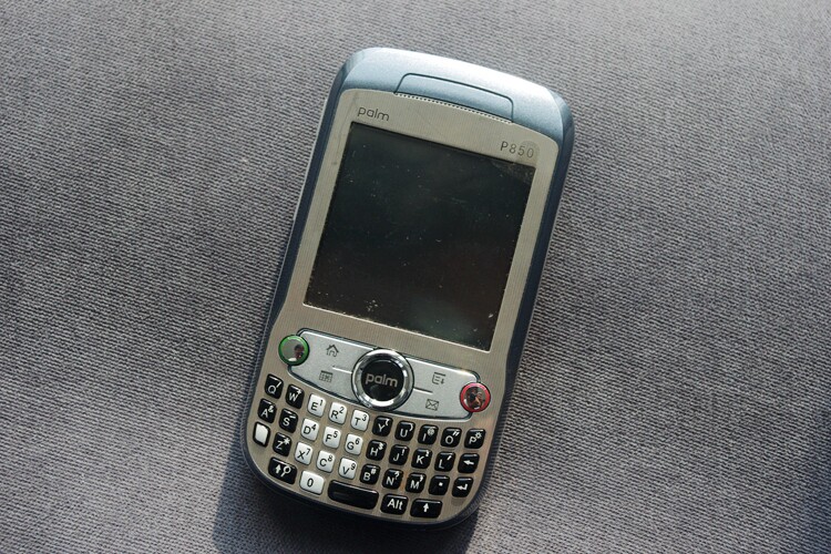 Проводной и DECT-телефон 奔迈palm p850 cdma手机 可插大卡 适用港澳台地区 At &