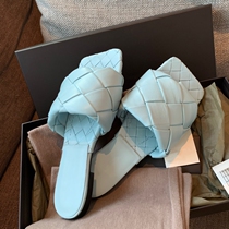 Large woven fashion with source standard leather