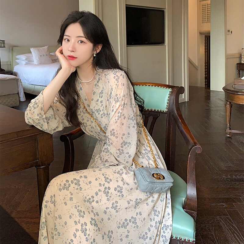 Fresh, Fairy-Like, Elegant and Gentle Floral Dress, 2025 Spring New Style, Simple Long-Sleeved Loose-Fitting Waist-Cinching Mid-Length Dress Fresh, Fairy-Like, Elegant and Gentle Floral Dress, 2025 Spring New Style, Simple Long-Sleeved Loose-Fitting Waist-Cinching Mid-Length Dress