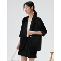 Черный костюм