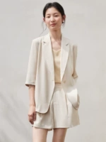 Абрикосовый костюм