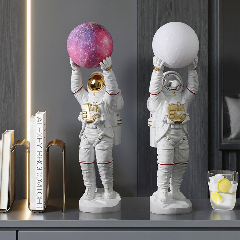 Creative astronaut living room TV cabinet desktop decoration office astronaut home decoration housewarming gift