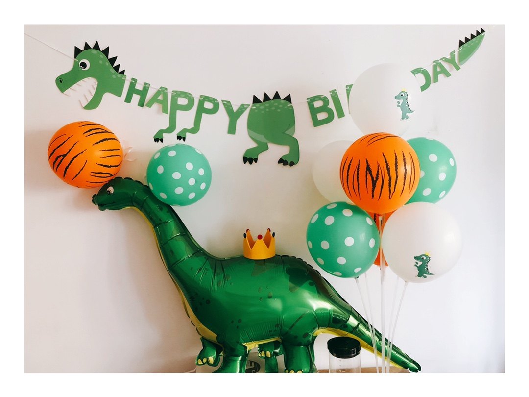 Dinosaur theme to pull flag children's birthday party decoration scene layout props with flag banner balloon