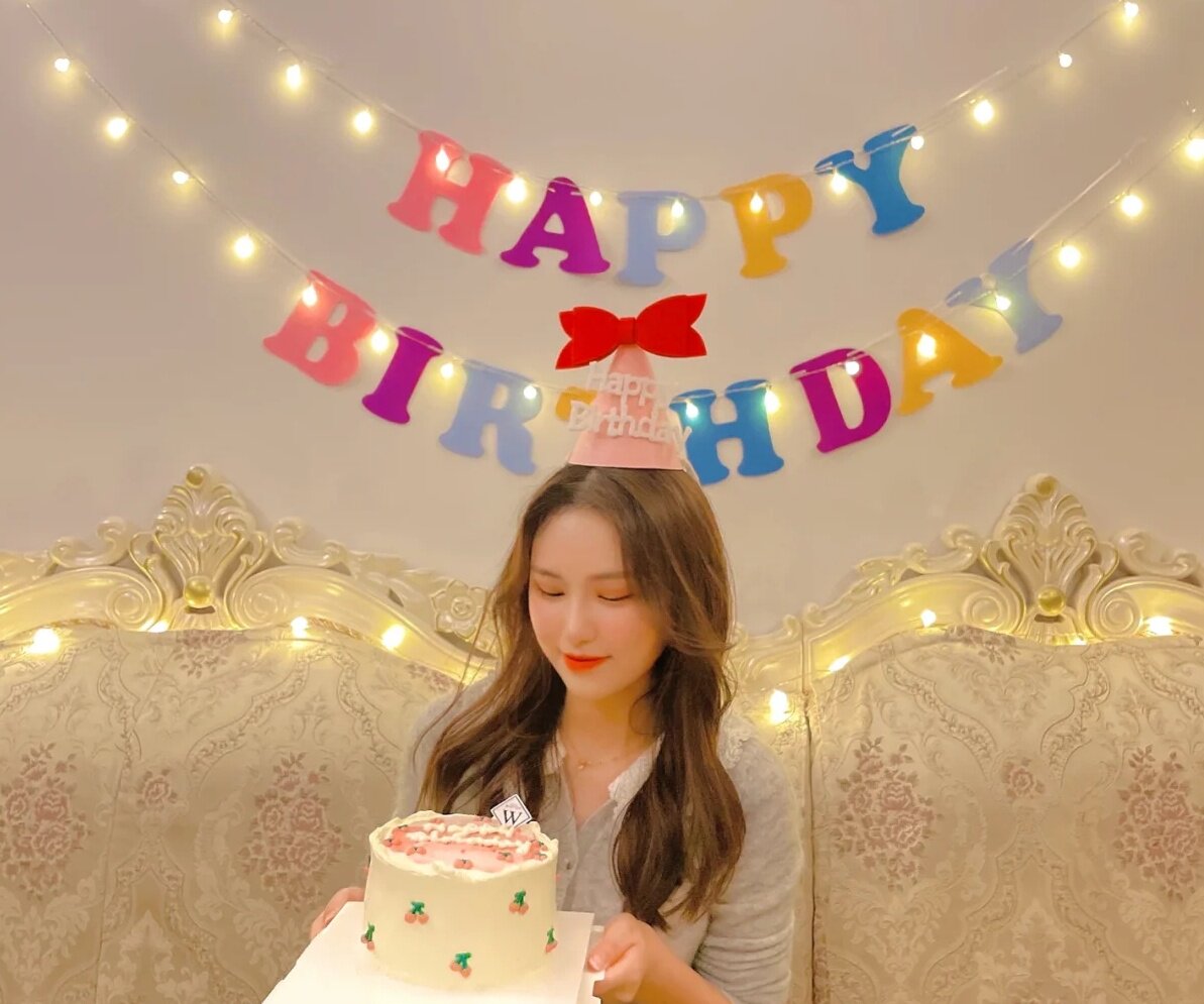 Internet celebrity ins style small red book non-woven macaron birthday flag bunting baby children's party decoration arrangement