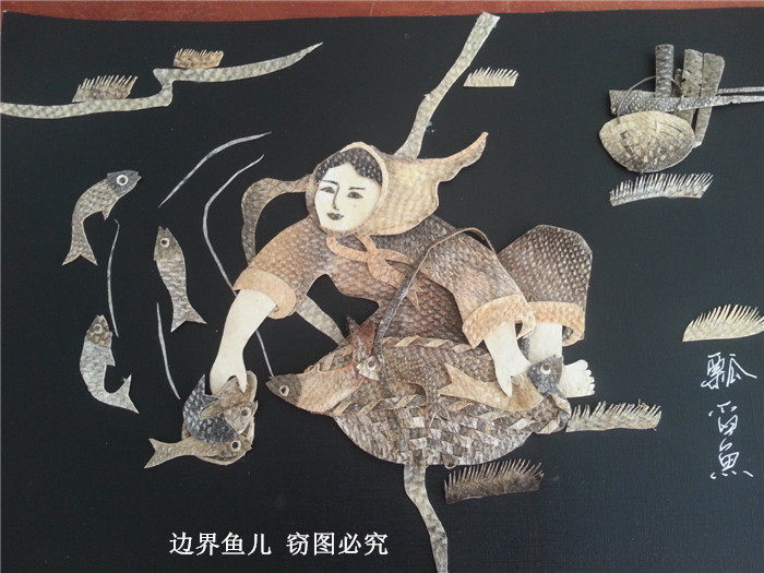 The Heti ethnic fish leather painting handicrafts: a ladle of fish (flat-paste painting)