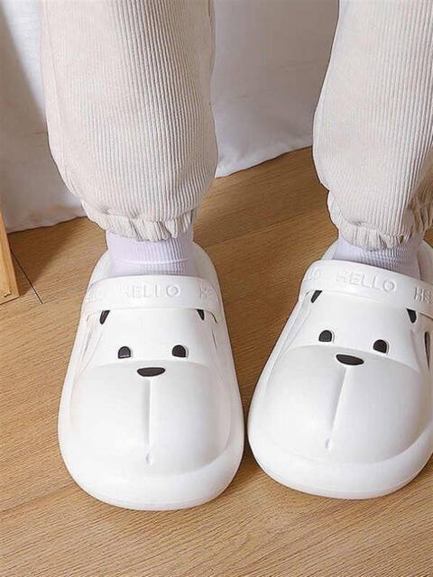 Cute Perforated Shoes for Women, Suitable for Outdoor Wear in Summer, Non-Slip Closed-Toe Slippers for the Operating Room, Beach Sandals for Women, 2023 Cotton Shoes for Winter