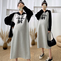 Pregnant women 2021 new autumn and winter New Korean version of stitching fashion elegant loose sweater pregnant mother dress