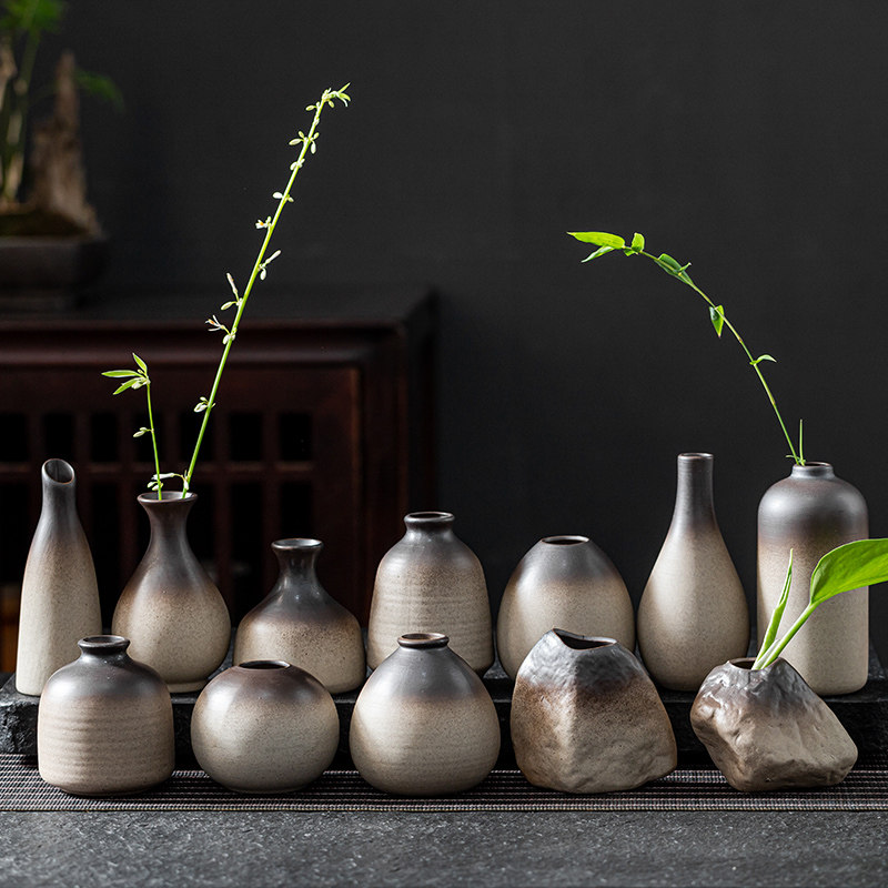 Wabi-Sabi Pottery Vase – Handcrafted Coarse Clay Flower Holder, Japanese Simple Style for Small Bouquets, Tea Table or Shelf Decor