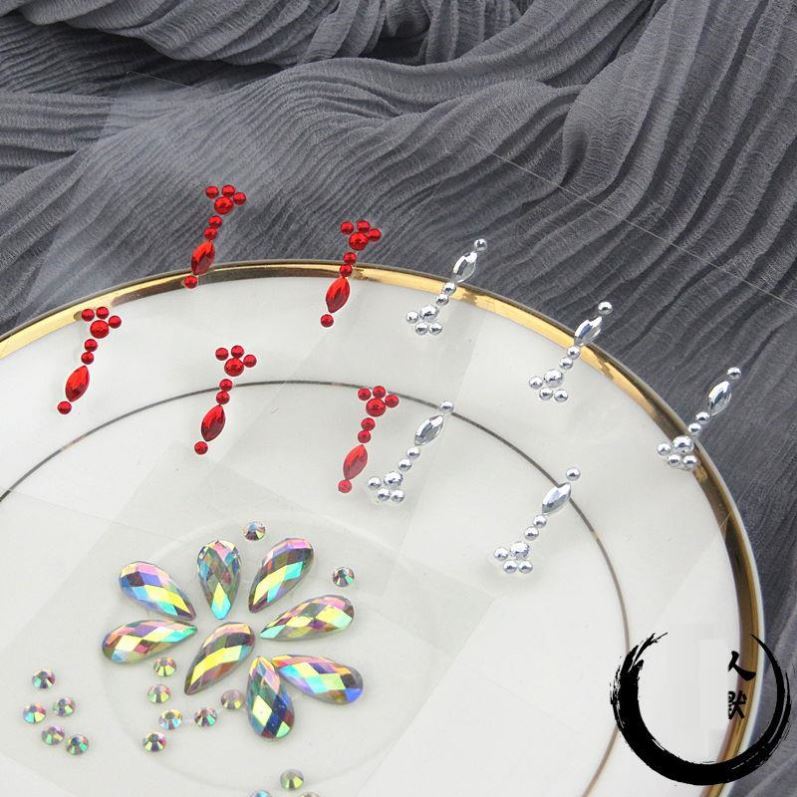 Retro flower Platinum Water Drill Forehead Flowers Brow forehead Forehead Adhesive Flowers Print Small Red Dot Female Beauty Flower Brow