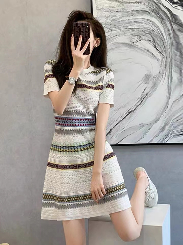 Clearance Sale: First-Tier Brand Store Withdraws Cut-Label Women's Summer Short-Sleeve Knit Dress with Striped Jacquard Pattern