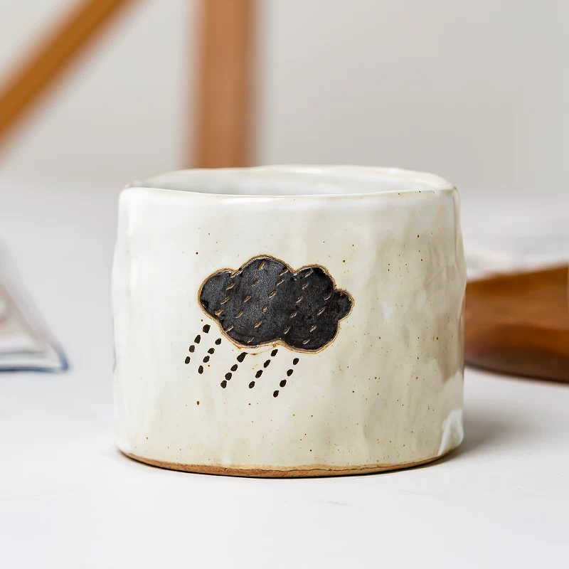 Пожалуйста, переведите на русский: Japanese handmade coarse pottery coffee cup ceramic creative personality strawberry house drinking water cup and hand -cup