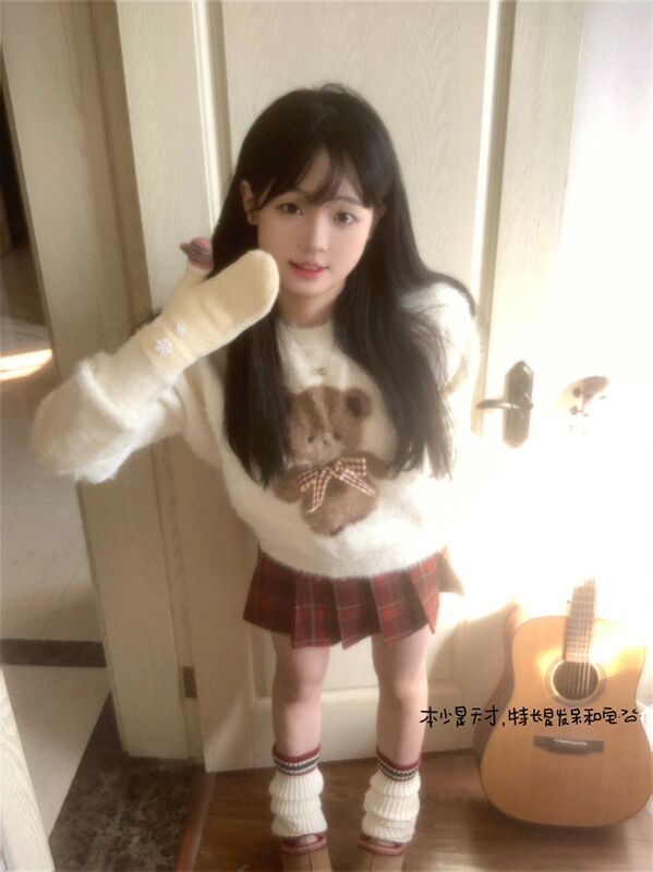 American-Style Round-Neck Bear Sweater for Women, Spring and Autumn, Loose Fit, Casual Style, Unique Design, Niche Pullover Knit Top American-Style Round-Neck Bear Sweater for Women, Spring and Autumn, Loose Fit, Casual Style, Unique Design, Niche Pullover Knit Top