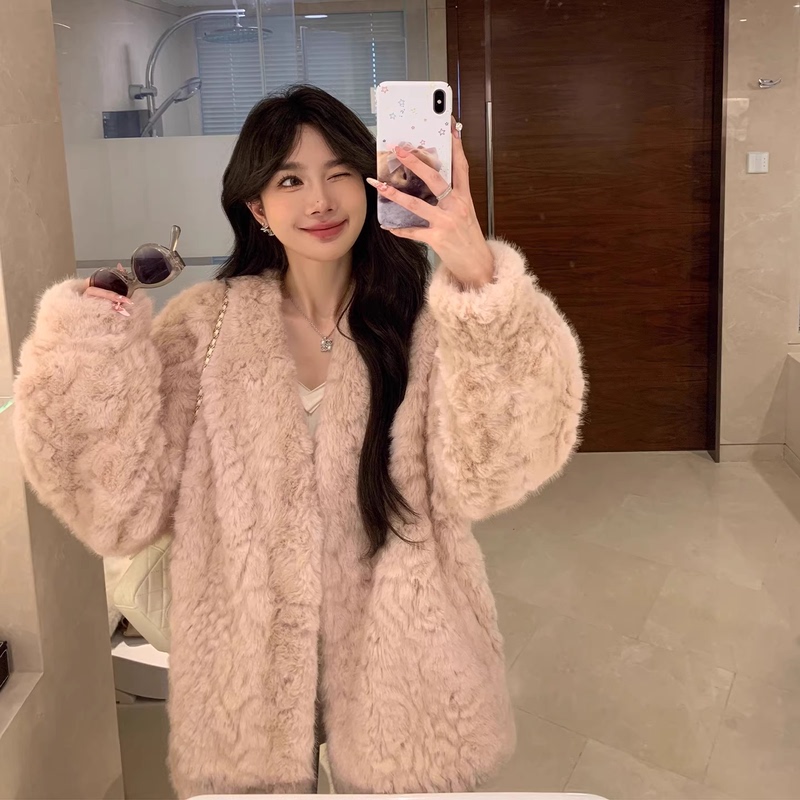 New Autumn and Winter Pink Imitation Lamb Wool Coat for Women, Korean Style Mid-Length Fur and Leather Integrated Loose Plush Coat New Autumn and Winter Pink Imitation Lamb Wool Coat for Women, Korean Style Mid-Length Fur and Leather Integrated Loose Plush Coat